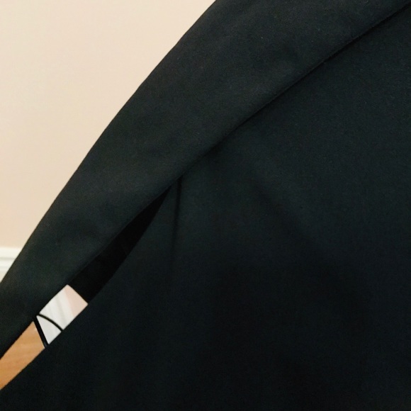 Black Pencil skirt with slit - Picture 3 of 5